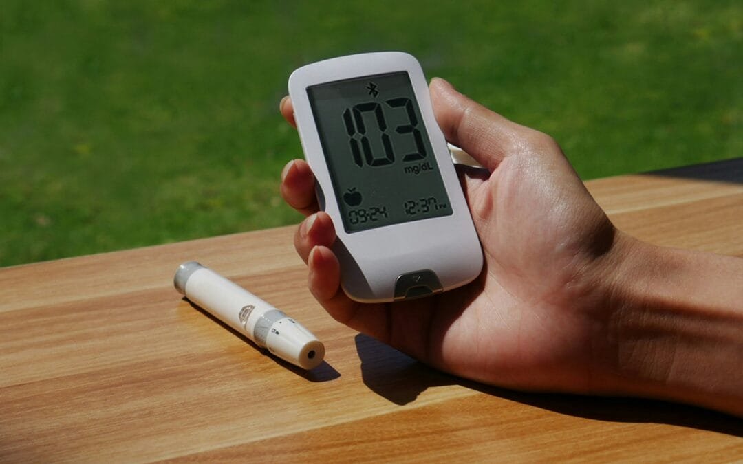 a heart rate monitor - Can Alcohol Withdrawal Cause High Blood Pressure?